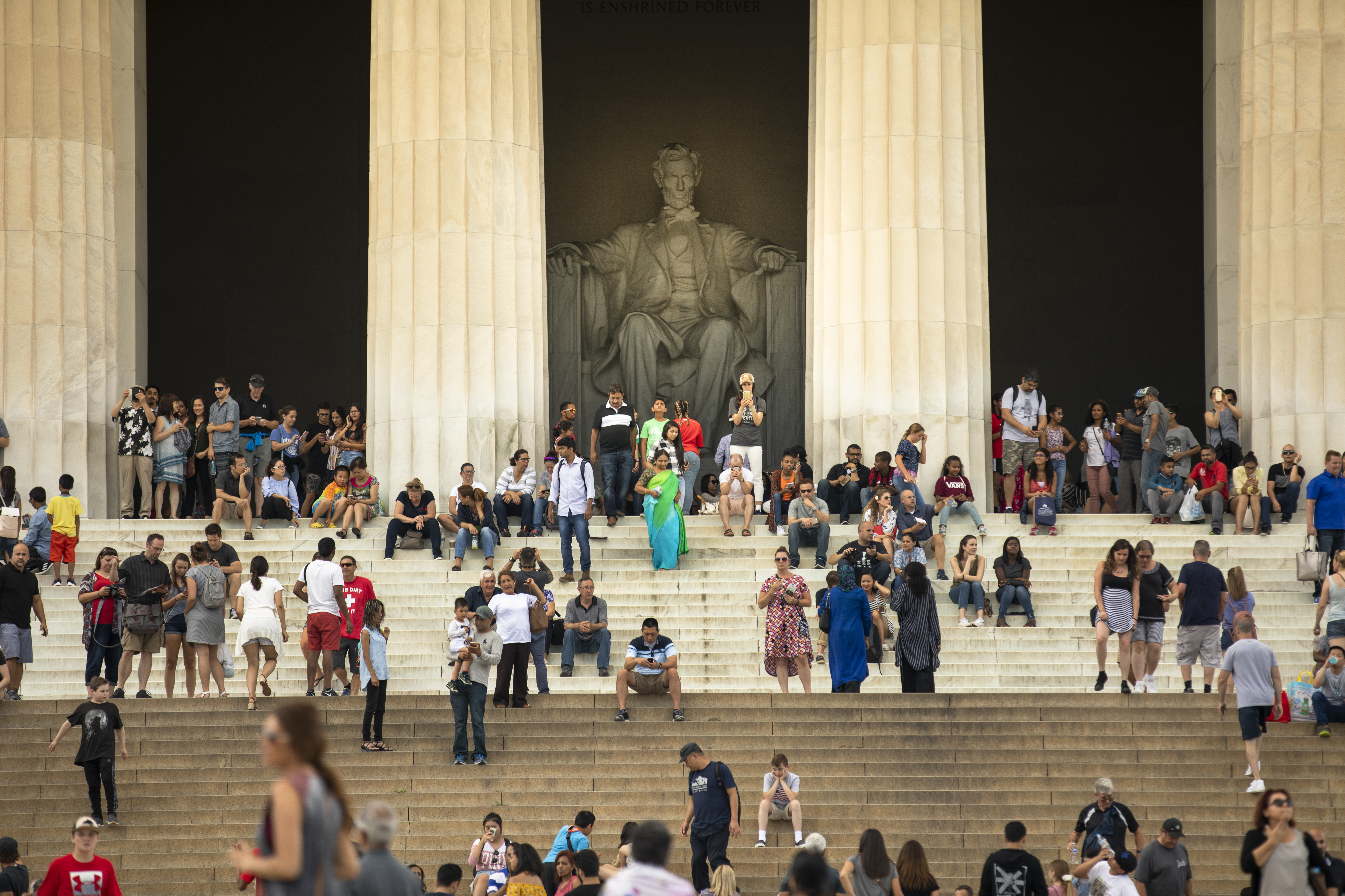 Crowd in front of the Lincoln Memorial